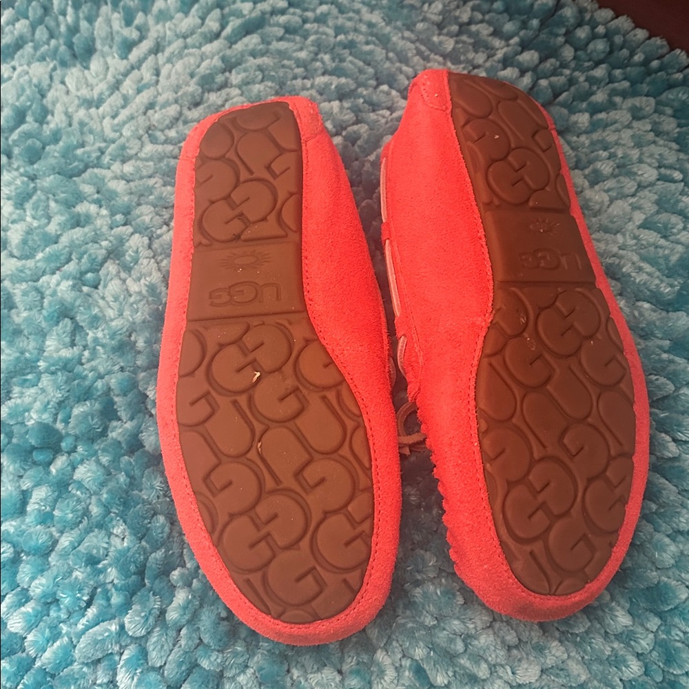 Ugg Dakota slipper size 7 - Picture 2 of 5